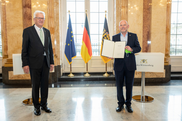 Ministerpräsident Winfried Kretschmann (l.) und Winfried Hermann (r.), Minister für Verkehr