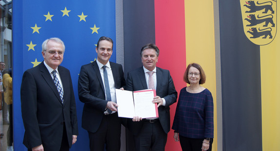 v.l.n.r.: Rainer Wieland (Vizepräsident des Europäischen Parlaments), Oliver Paasch (Ministerpräsident der Deutschsprachigen Gemeinschaft (DG) in Belgien), Manne Lucha (Sozial- und Integrationsminister Baden-Württemberg) und Evelyne Gebhardt (Vizepräsidentin des Europäischen Parlaments) (Bild: Vertretung des Landes Baden-Württemberg beim Bund)