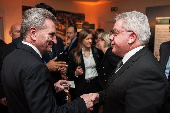 Guido Wolf (r.), Minister der Justiz und für Europa, und Günther Oettinger (l.), EU-Kommissar für Haushalt und Personal