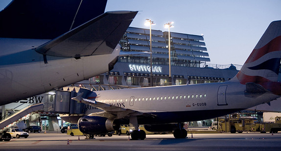 Flugzeug am Stuttgarter Flughafen (Bild: Flughafen Stuttgart)