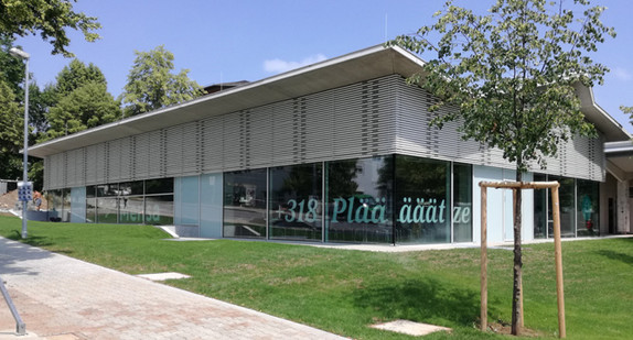 Der Erweiterungsbau der Mensa der Universität Hohenheim in der Außenansicht. (Foto: © Vermögen und Bau Baden-Württemberg)