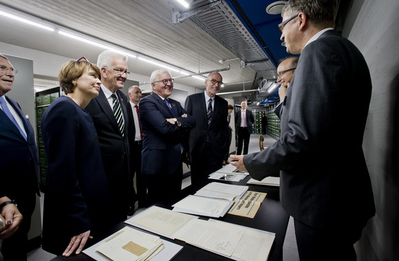 Marbach am Neckar, Deutsches Literaturarchiv: Elke Büdenbender, Ministerpräsident Winfried Kretschmann, Bundespräsident Frank-Walter Steinmeier und der Direktor des Deutschen Literaturarchivs, Ulrich Raulff (v.l.n.r.)