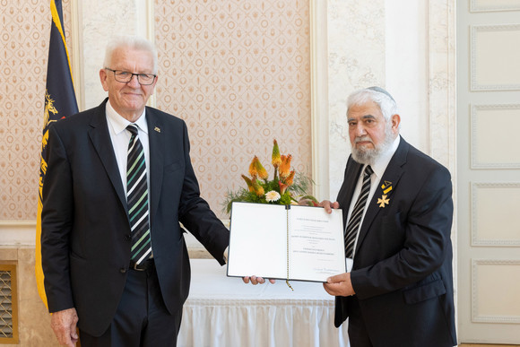 Ministerpräsident Winfried Kretschmann (l.) und Rabbiner Benjamin Soussan (r.)