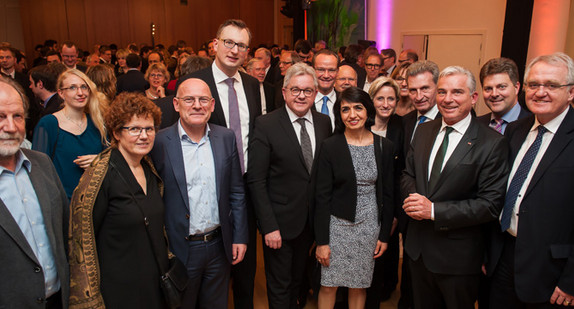 Gruppenbild vom Neujahrsempfang in der baden-württembergischen Landesvertretung in Brüssel (Quelle: Vertretung des Landes Baden-Württemberg bei der Europäischen Union/FKPH)