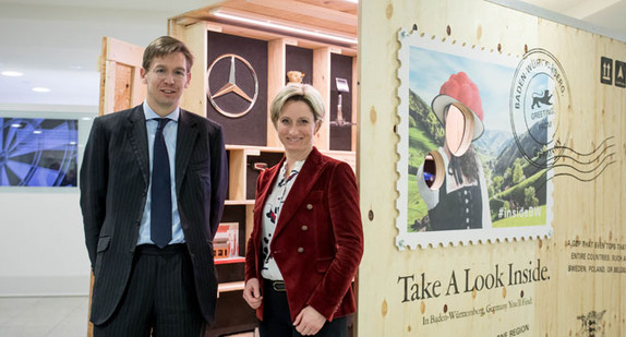 Wirtschaftsministerin Nicole Hoffmeister-Kraut (r.) und Matthias Heuser (l.), Bereichsleiter International Business der Landesbank Baden-Württemberg (Foto: © Uli Regenscheit)