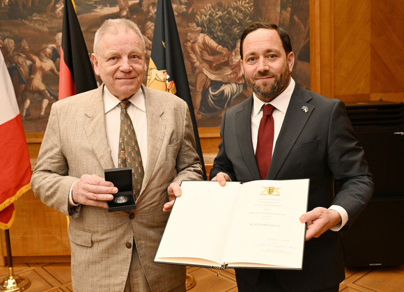 Staatssekretär Florian Hassler (rechts) und Dr. Eberhard Schanbacher (links)