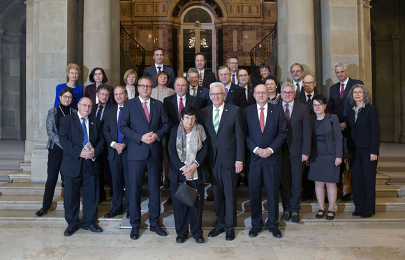 Gruppenbild mit einer Delegation des israelischen Supreme Court und des Bundesverfassungsgerichts