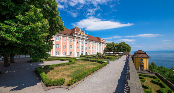 Neues Schloss Meersburg mit Teepavillon