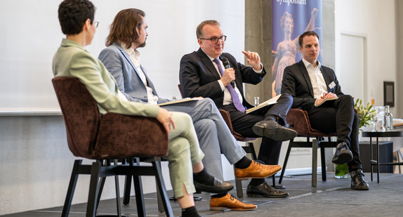 Podiumsdiskussion beim Symposium