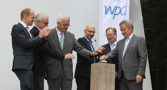 Ministerpräsident Winfried Kretschmann (3.v.l.) und Umweltminister Franz Untersteller (r.) bei der Einweihung (Foto: afk Agentur für Kommunikation & Promotion GmbH, Stuttgart)