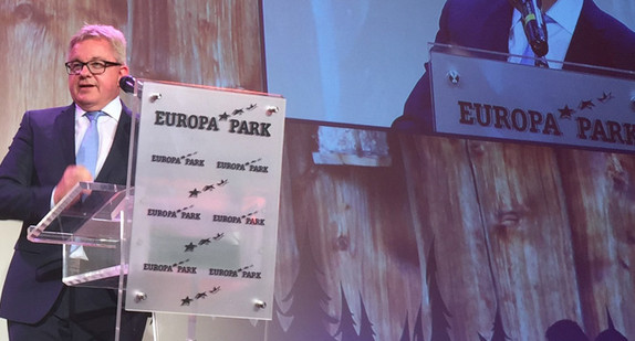 Der Minister der Justiz und für Europa, Guido Wolf, im Europa-Park Rust zum bundesweiten Sendestart des Schwarzwaldradios.