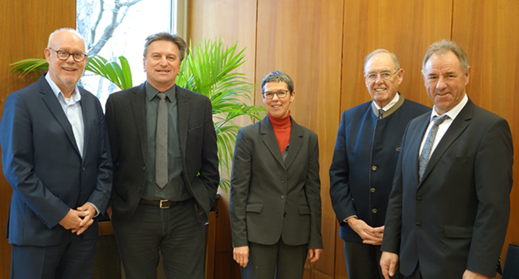 Gruppenfoto mit Karl-Otto Völker (stv. Vorsitzender Landesseniorenrat), Sozial- und Integrationsminister Manne Lucha, Birgit Faigle (Geschäftsführerin Landesseniorenrat), Roland Sing (Vorsitzender des Landesseniorenrates und des Sozialverbandes VdK Baden-Württemberg) und Hans-Josef Hotz ( Landesverbandsgeschäftsführer des VdK) (Quelle: Ministerium für Soziales und Integration Baden-Württemberg)