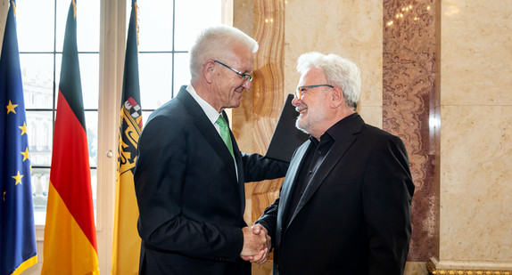 Ministerpräsident Winfried Kretschmann (l.) und Klaus-Peter Murawski (r.) 