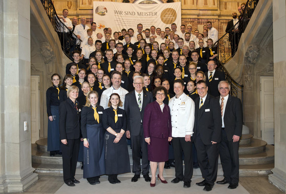 Gruppenbild mit Ministerpräsident Winfried Kretschmann (M.) und Ehefrau Gerlinde