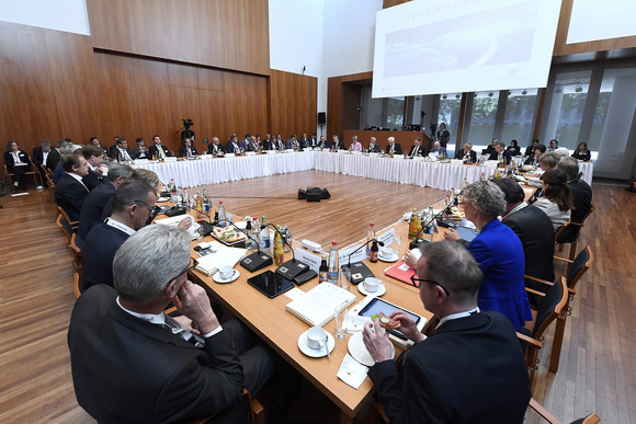 Top-Level-Meeting des Strategiedialogs Automobilwirtschaft BW (Bild: © e-mobil BW / Studio KD Busch)