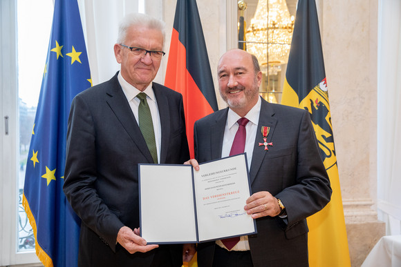 Ministerpräsident Winfried Kretschmann (l.) und Hans-Peter Kistenberger (r.) (Bild: Staatsministerium Baden-Württemberg)