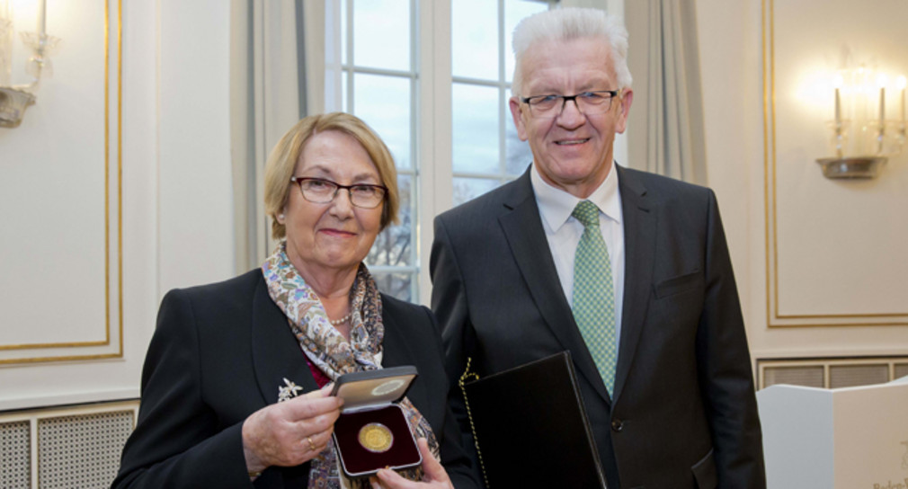 Ministerpräsident Winfried Kretschmann (r.) und Ministerin a.D. Barbara Schäfer-Wiegand (l.)