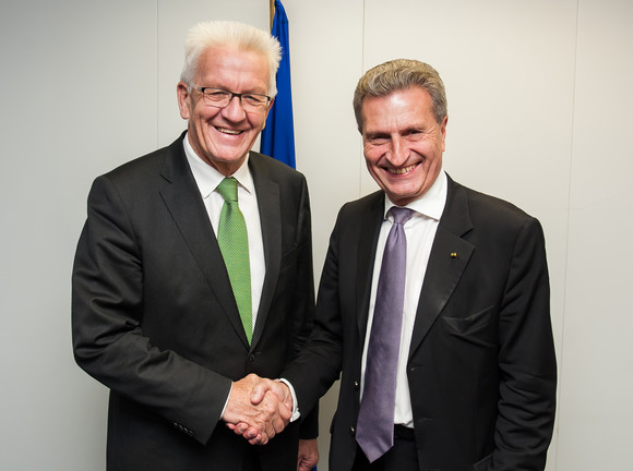 Ministerpräsident Winfried Kretschmann (l.) und EU-Kommissar Günther Oettinger (r.) (Foto: Vertretung des Landes Baden-Württemberg bei der Europäischen Union/FKPH)