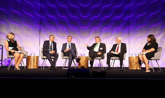 Minister Franz Untersteller (3. v.r.) spricht bei einem Panel auf dem Global Climate Action Summit. (Foto: Staatsministerium Baden-Württemberg)