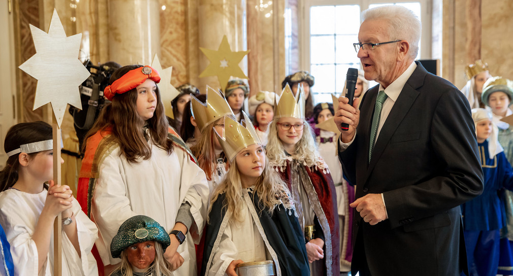 Ministerpräsident Winfried Kretschmann beim Sternsingerempfang im Neuen Schloss (Bild: Staatsministerium Baden-Württemberg)