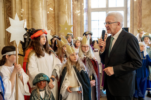 Ministerpräsident Winfried Kretschmann beim Sternsingerempfang im Neuen Schloss (Bild: Staatsministerium Baden-Württemberg)