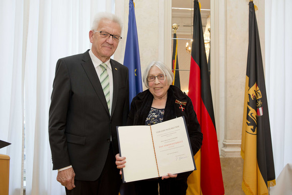 Ministerpräsident Winfried Kretschmann (l.) und Ursula Kuttler-Merz (r.)