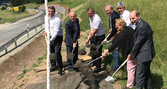 Verkehrsfreigabe für die L536 zwischen Wilhelmsfeld und Altneudorf (Bild: Verkehrsministerium Baden-Württemberg).