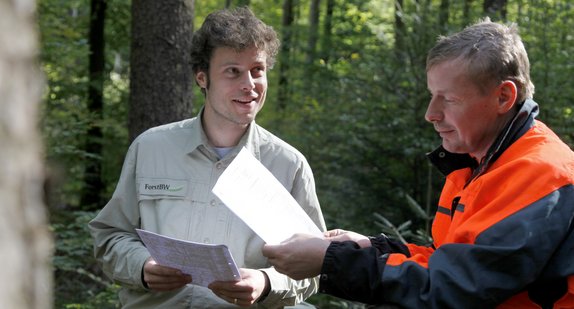 Fachgespräch im Wald