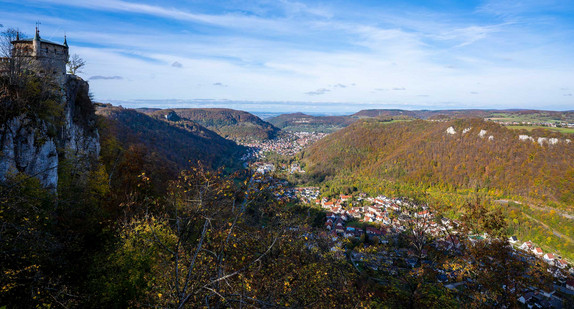 Blick über die Alb in der Nähe des Schloss Lichtesteins bei Reutlingen.