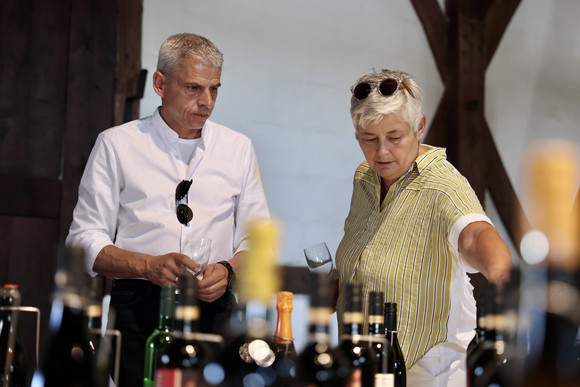 Staatssekretär Rapp zu Besuch im Weinbaumuseum in Stuttgart-Uhlbach