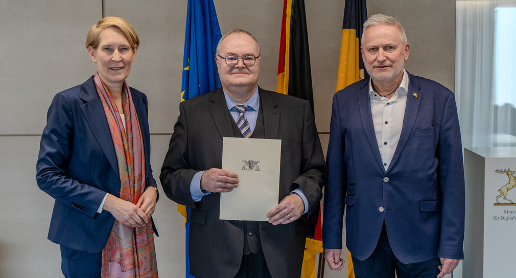 von links nach rechts: Landespolizeipräsidentin Dr. Stefanie Hinz, Prorektor der Hochschule für Polizei Baden-Württemberg Prof. Dr. Berthold Kastner und Staatssekretär Thomas Blenke.