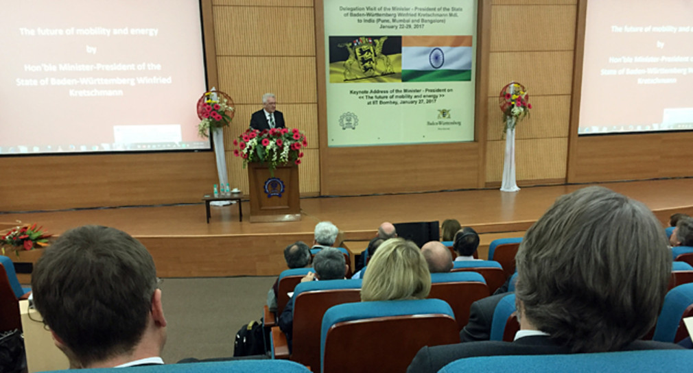 Ministerpräsident Winfried Kretschmann hält am Indian Institute of Technology Bombay in Mumbai eine Grundsatzrede zur „Zukunft von Energie und Mobilität“.