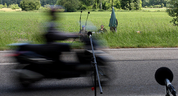 Lärmmessung am Straßenrand (Bild: LUBW)