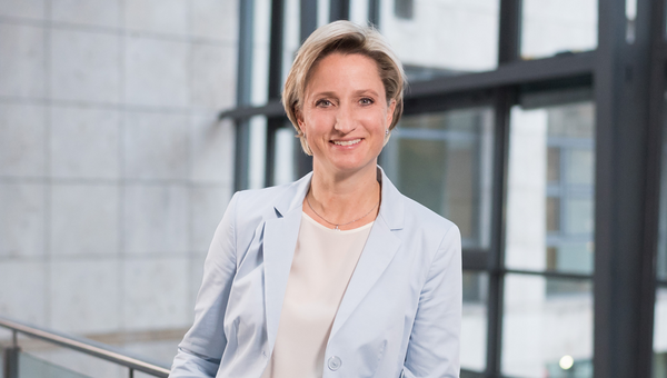 Porträtbild von Wirtschaftsministerin Dr. Nicole Hoffmeister-Kraut